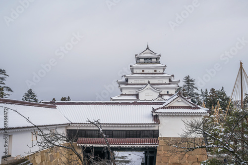 Wallpaper Mural 会津若松 鶴ヶ城雪景色 鉄門と天守閣 Torontodigital.ca