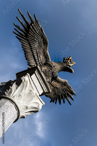 Fototapeta Naklejka Na Ścianę i Meble -  Posąg Orła 2024