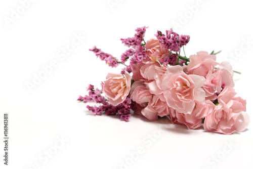 Wallpaper Mural 白背景のスターチスとカーネーションの花束 Torontodigital.ca