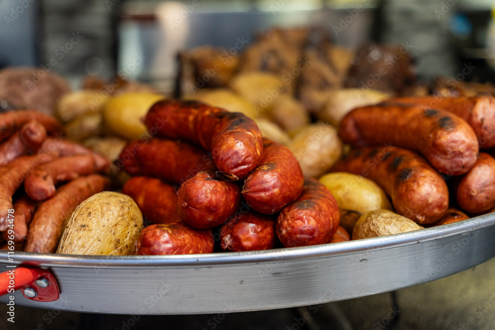 Φωτογραφία Typical sausages and potatoes at a Christmas market, Sofia, Republic of Bulgaria