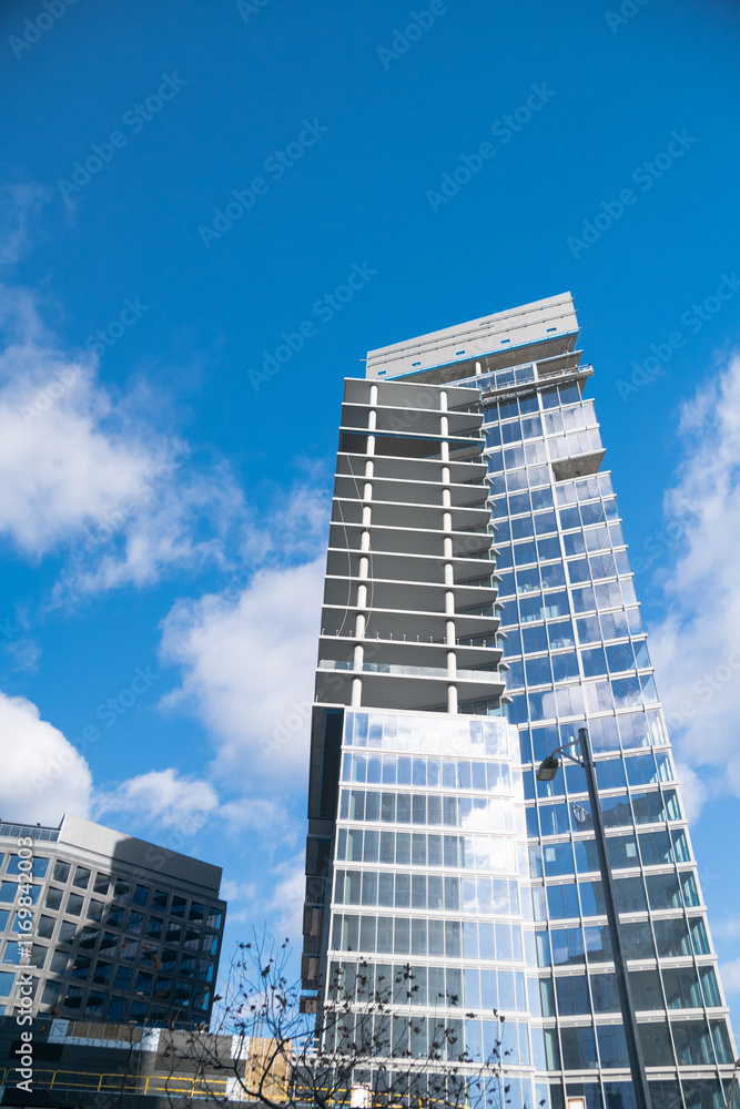 Obraz premium A new high-rise office building in Reston, VA.