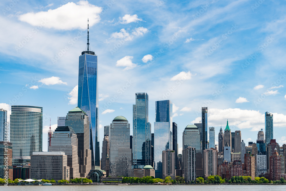 Obraz premium A view of the New York financial district fom Paulus Hook Pier in Jersey City, New Jersey.New York, United States. Manhattan New York NY NYC Skyline. Lower Manhattan and One World Trade Center in New