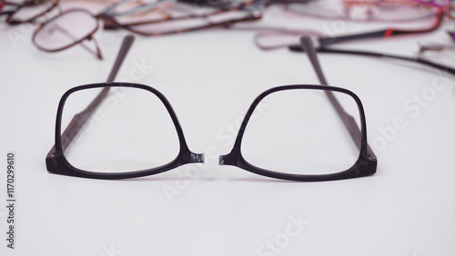 Fotografi Broken eyeglasses