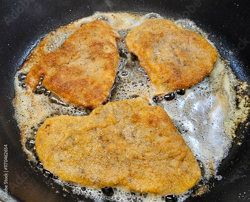 Wiener Schnitzel mit Pommes frites photo