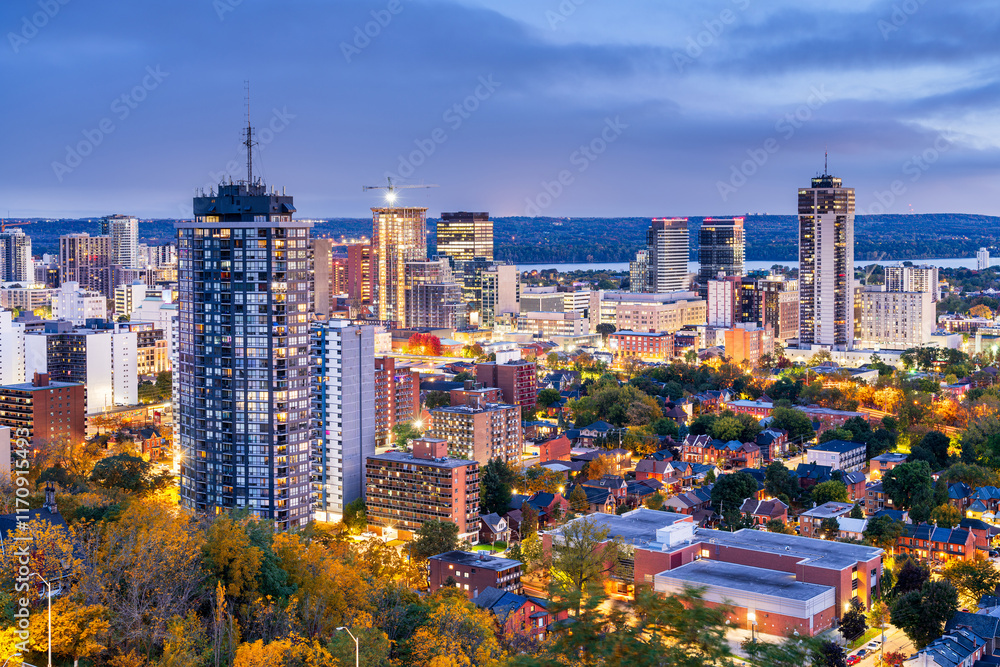 Naklejka premium Hamilton, Ontario, Canada Skyline at Twilight