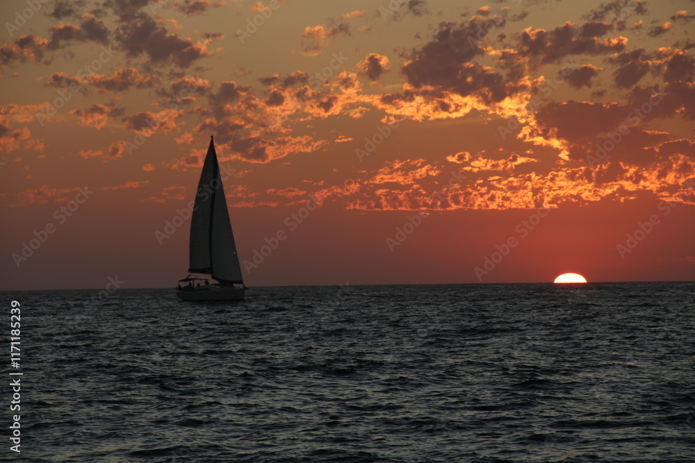 Fototapeta premium Velero al atardecer