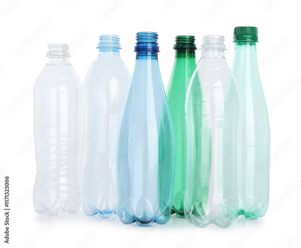 Naklejka premium Many empty plastic bottles isolated on white