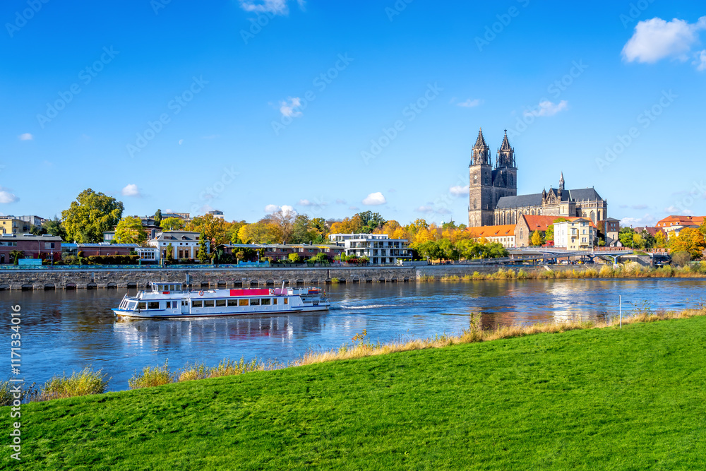 Fototapeta premium Blick auf den Dom in Magdeburg, Sachsen Anhalt, Deutschland 