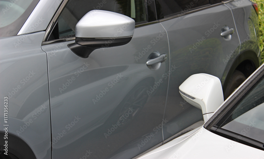 Visibility of Cars When Parking. Mirror Heights Of A Large SUV And A Standard Sedan
Visibility of Cars When Parking. Mirror Heights Of A Large SUV And A Standard Sedan