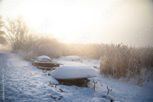 Wallpaper Mural Winterlandschaft am See  Torontodigital.ca