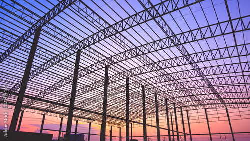 Konstfotografi Silhouette metal roof beam with columns of factory building framework structure