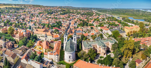 Obraz na płótnie A panoramic aerial view of Sremski Karlovci highlights the stunning summer landscape, with its unique heritage and vibrant urban center nestled in Vojvodina, Serbia w salonie