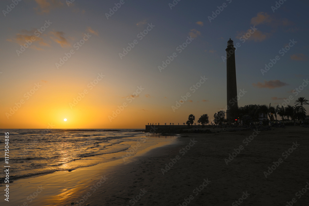 Tramonto sul Mare al Faro di Maspalomas a Gran Canaria Spagna Tramonto sul Mare al Faro di Maspalomas a Gran Canaria Spagna