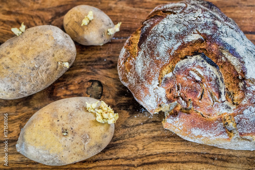 Obraz na płótnie Kartoffelbrot w salonie