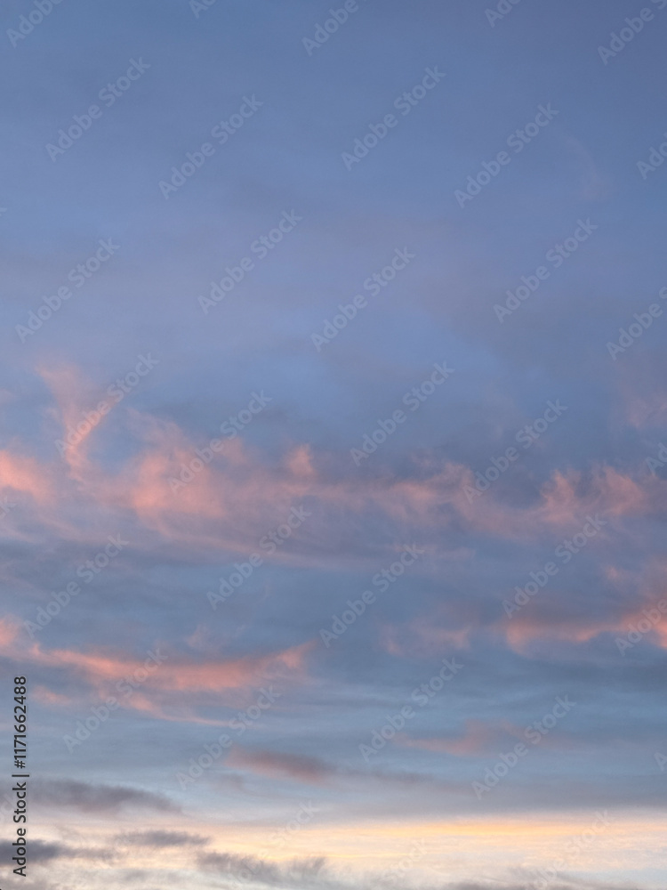 Fototapeta premium Soft pastel clouds at dusk create a serene sky