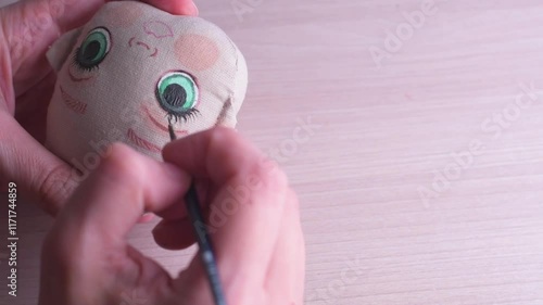 The master draws a doll's face
