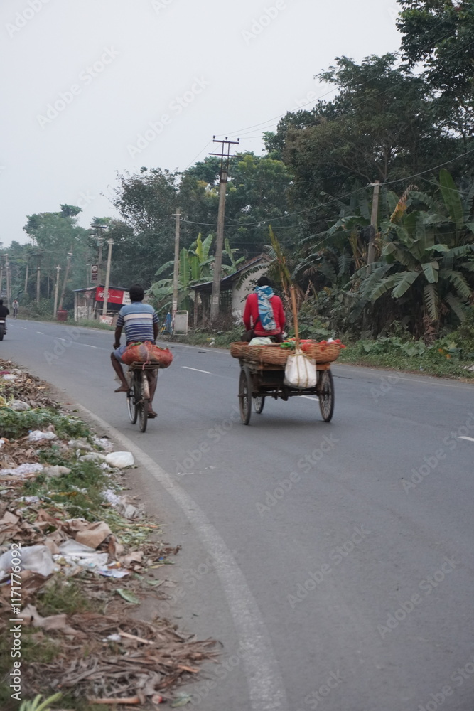 Naklejka premium Men are going to their vehicle with vegetables towards the market