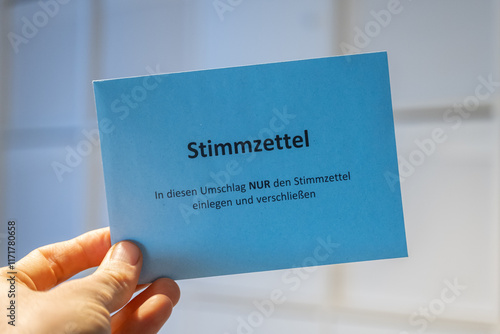 Fotografi Holding an envelope with the title Stimmzettel (ballot paper) for a voting in Germany