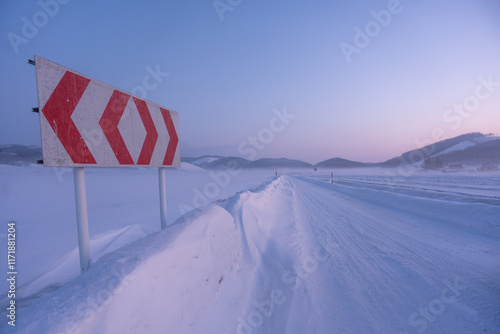 Wallpaper Mural 北海道の冬の道 Torontodigital.ca