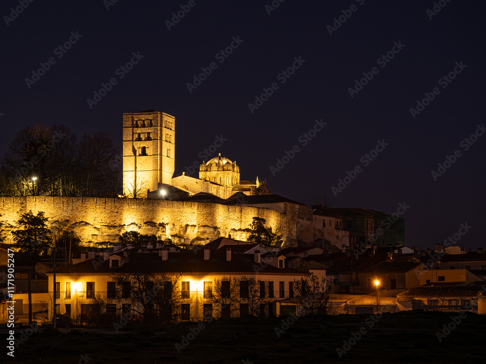 Night photo of the back of the castle and the illuminated San Salvador Cathedral. Zamora. Castilla y León. Spain Night photo of the back of the castle and the illuminated San Salvador Cathedral. Zamora. Castilla y León. Spain