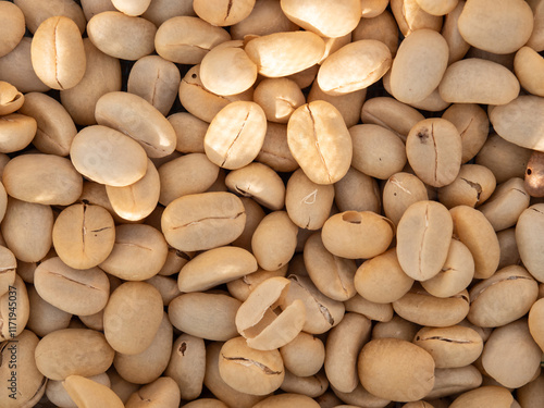 Coffee beans are harvested according to the hill tribe way, without selecting the quality of the beans. and dried them naturally in their own homes.