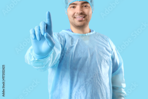 Male doctor using virtual s...