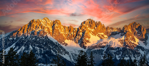 Tableau sur toile Panorama Alpenglow at the Wilder Kaiser Astbergsee, Going, Tyrol, Austria in the