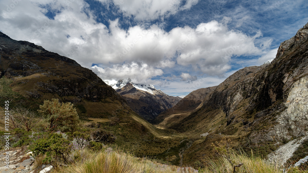 Fototapeta premium Trekking in the Andes