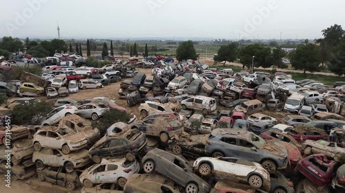 Coches afectados por la DANA en Valencia photo