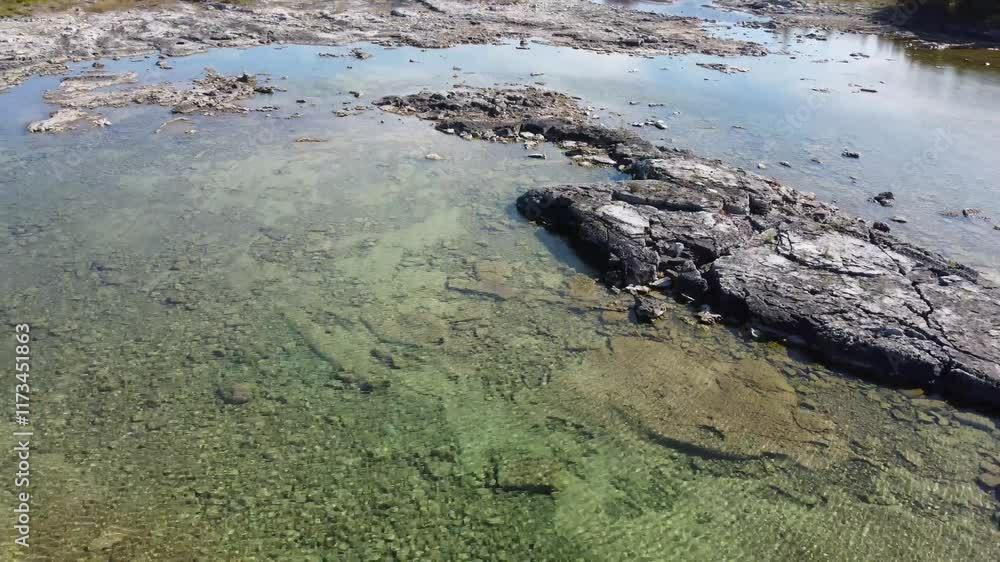 Drone video of Lake Huron from Tobermory 