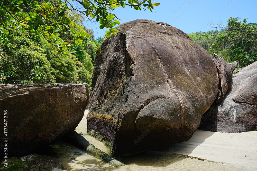 Praia das Conchas or Shell Beach in Ubatuba, Sao Paulo, Brazil - ブラジル サンパウロ ウバトゥバ 貝殻ビーチ