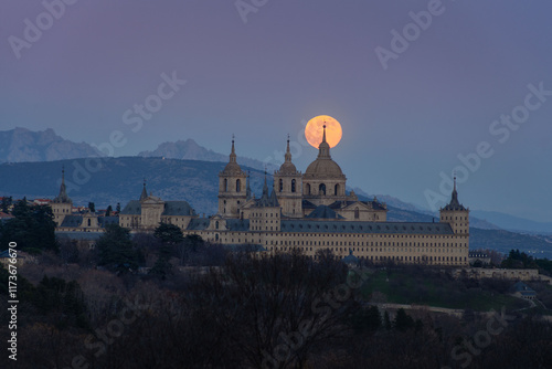 El escorial y la luna