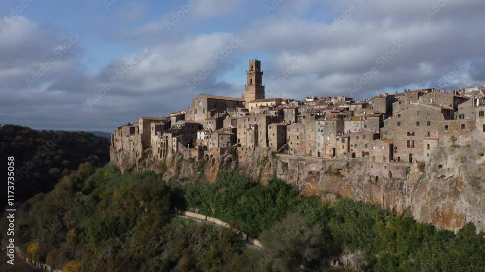 Aerial Perspective of Pitigliano’s Hilltop Location Aerial Perspective of Pitigliano’s Hilltop Location