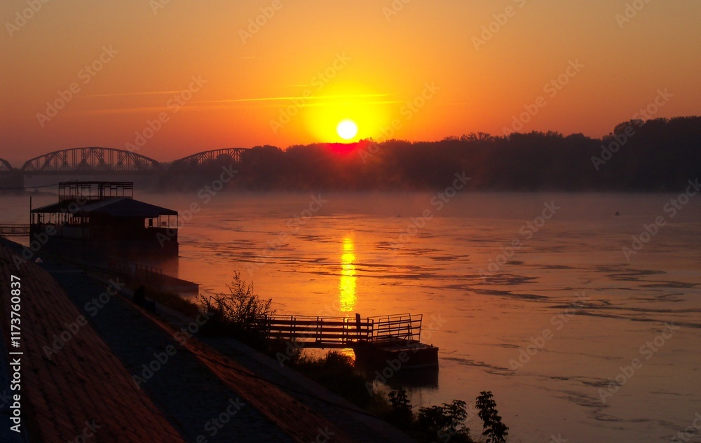 Wschód słońca nad Wisłą - Toruń, cudowna chwila
