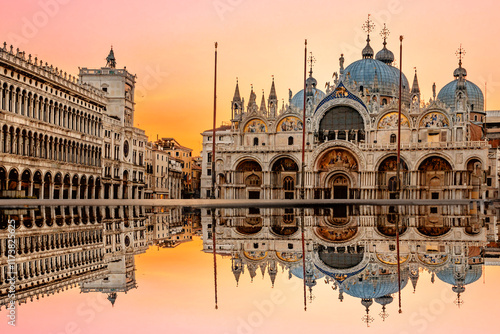 Obraz na płótnie June 25, 2019. Venice, Italy. Sunrise in San Marco square with Campanile and San Marco's Basilica. The main square of the old town. Venice, Veneto Italy. Reflection on the flooded square. w salonie