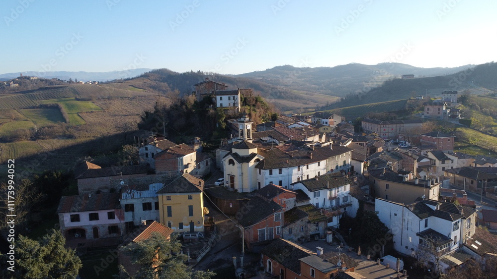 Volpeglino, piccolo borgo della valle Curone, Alessandria - Piemonte - Italia Volpeglino, piccolo borgo della valle Curone, Alessandria - Piemonte - Italia