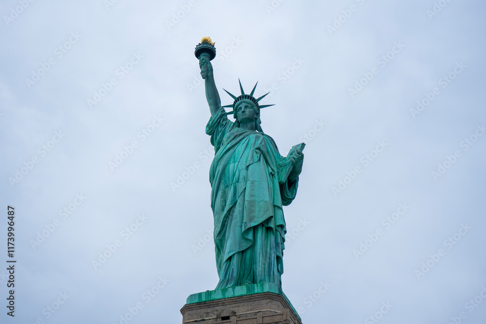Fototapeta premium Statue of Liberty, New York City, United States. Tourists, cameras and phones.