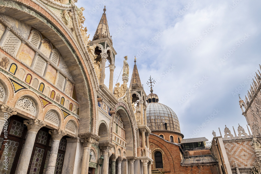 Naklejka premium EMW-20230327-_MW10799.CR3