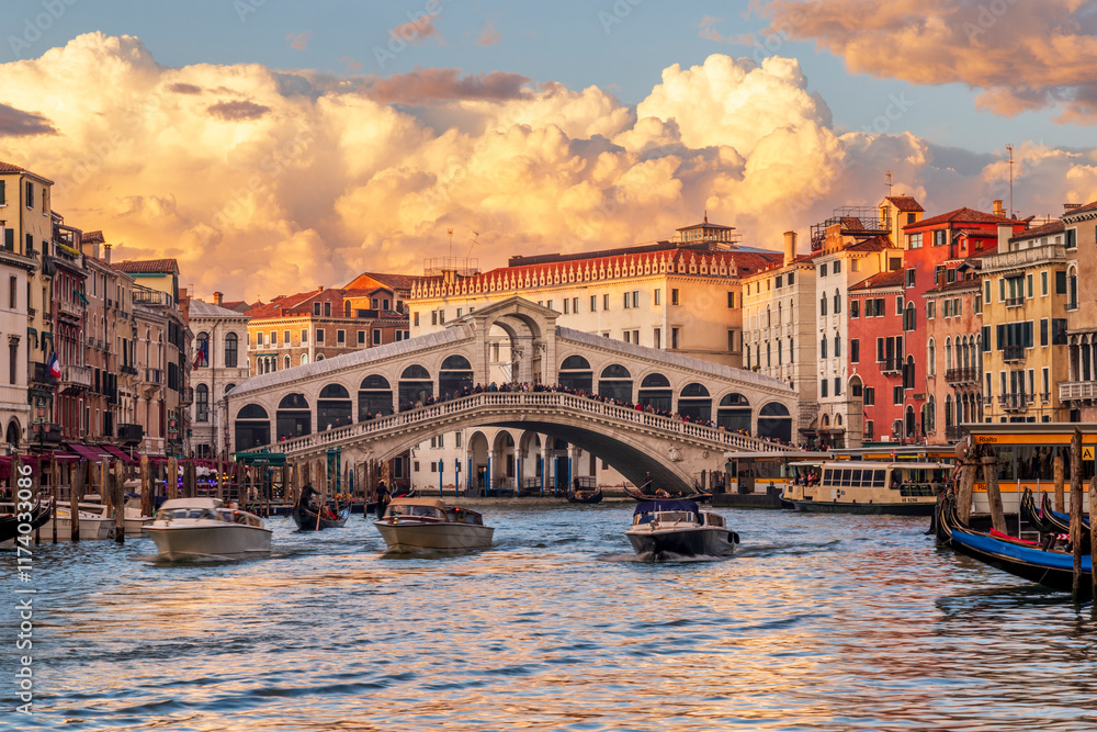 Fototapeta premium Italy, Venice. Rialto Bridge, the oldest bridge on the Grand Canal. Motor boats in the canal.
