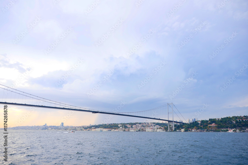 Obraz premium Bosphorus bridge and city scape in Istanbul, Turkey