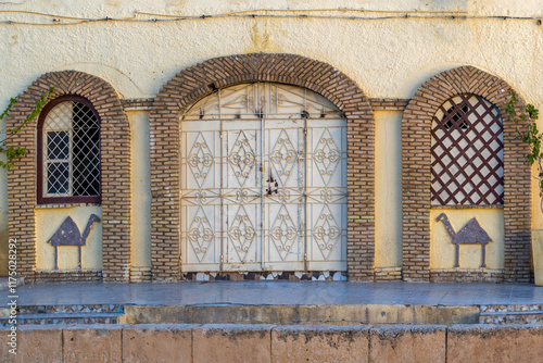 Façade d'une maison dans la Médina de Gafsa photo