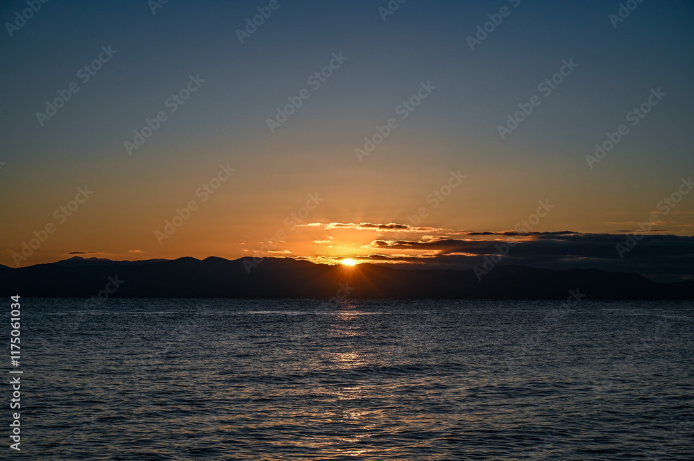 Naklejka premium 静岡県の海岸からの初日の出