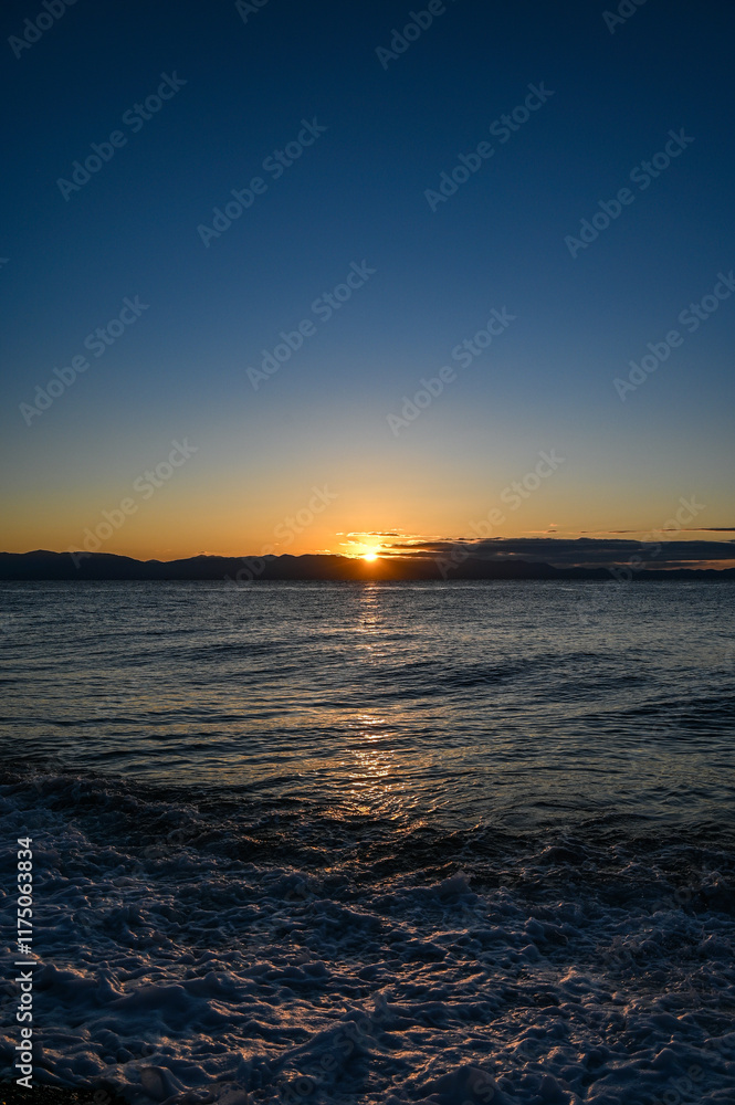 Obraz premium 静岡県の海岸からの初日の出