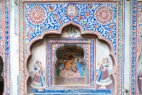 Künstlerische Bemalung einer Hauswand eines Haveli Haus in Mandawa in Rajasthan in Indien