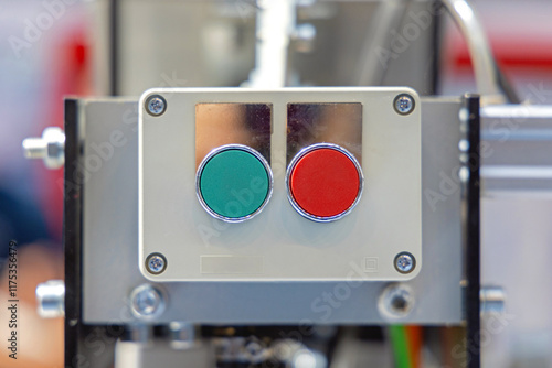 Obraz na płótnie Green and Red Push Buttons On Off Control Box at Industrial Machine w salonie