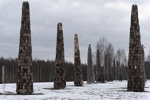 alley of pillars