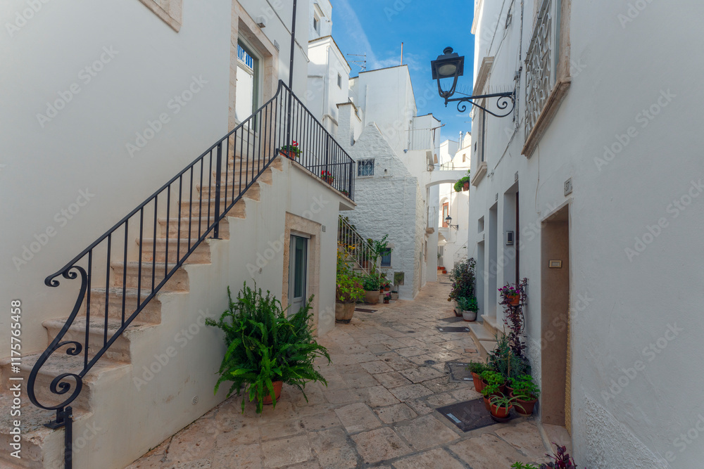 Naklejka premium street in Locorotondo village, Puglia