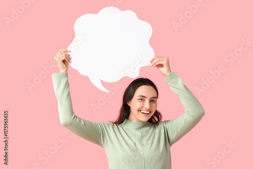 Young woman with blank spee...
