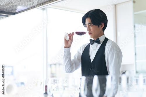 wine, sommelier, red wine, man, tasting, competition, waiter, bartender, restaurant, kitchen, pantry, wine glass, quality, management, vintage, era, check, confirmation, alcohol, liquor, work, wine ex photo