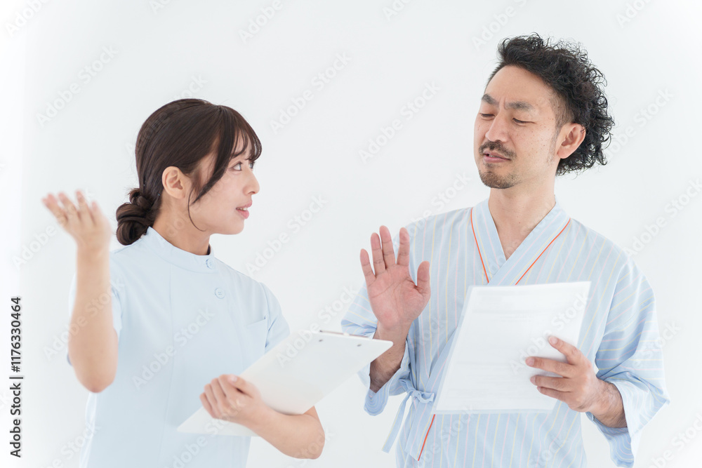 検査を受ける男性と看護師(健康診断・医療・患者・前立腺がん) 検査を受ける男性と看護師(健康診断・医療・患者・前立腺がん)